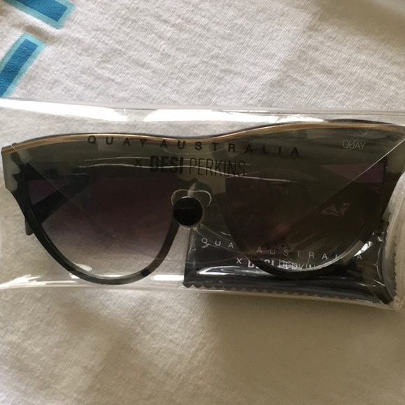 NEW QUAY AUSTRALIA 🇦🇺 “Flight Risk” sunglasses 103 - Picture 3 of 9